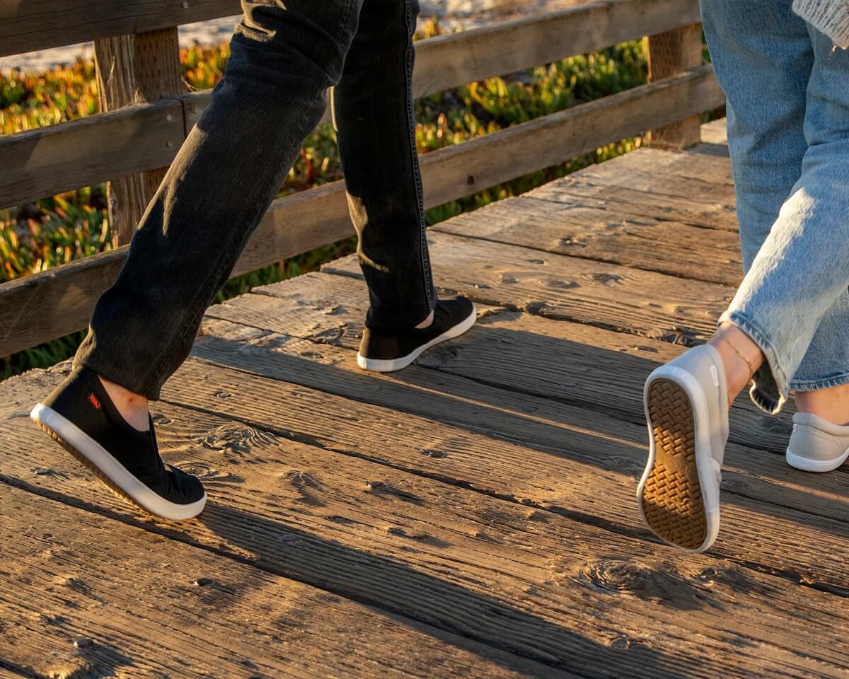 Dillon-Canvas-Slip-On_Men_Feature2