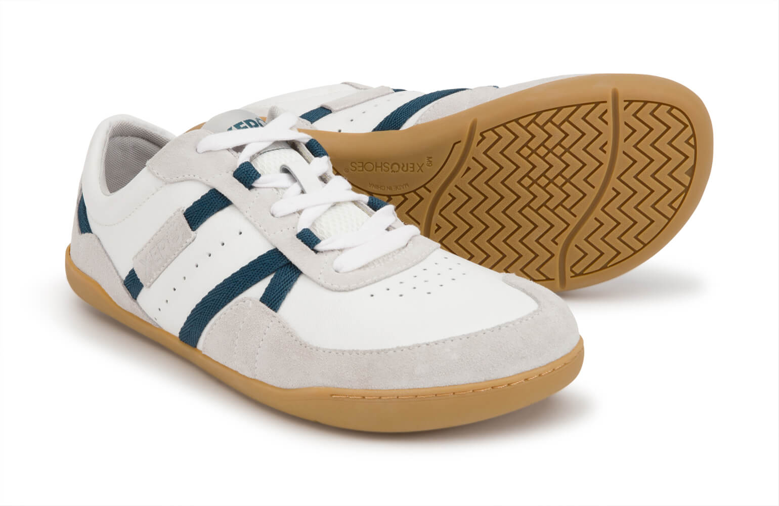 KOM-WHT_Kelso_White_PairRight-274-WEB-1